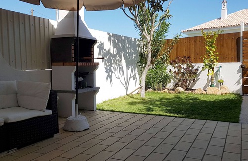 Sesmarias Apartment | Magnific Studio with a cozy garden, 5 minutes to the beach