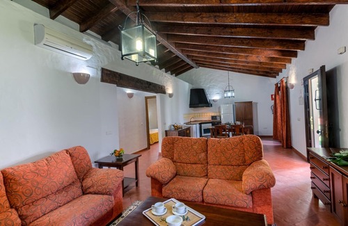 Conil de la Frontera Cottage | Magnificent and spacious rustic house, El Palmeral nad Los Naranjos-2 bedrooms