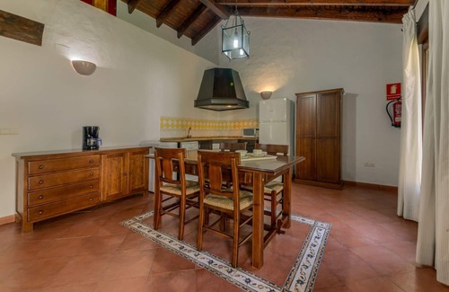 Conil de la Frontera Cottage | Magnificent and spacious rustic house, El Palmeral nad Los Naranjos-2 bedrooms
