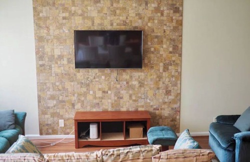 Bethesda House | Magnificent 1 BR, furnished, 1 car parking, red line Metro