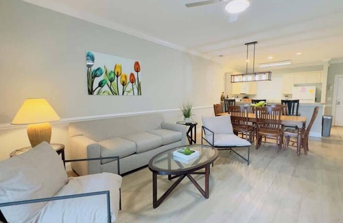 Central Myrtle Beach Apartment | Magnificent 2BR condo, ground floor , Pool