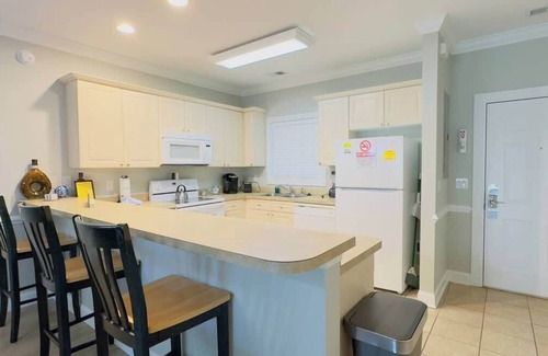 Central Myrtle Beach Apartment | Magnificent 2BR condo, ground floor , Pool