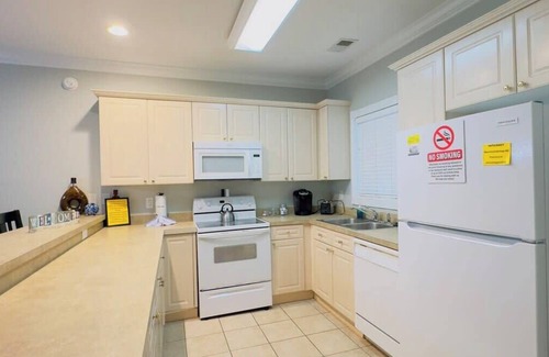 Central Myrtle Beach Apartment | Magnificent 2BR condo, ground floor , Pool