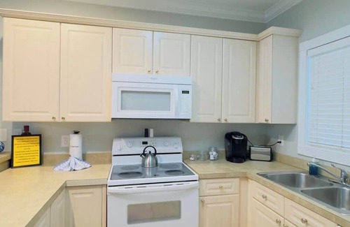 Central Myrtle Beach Apartment | Magnificent 2BR condo, ground floor , Pool