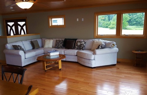 Wellesley Island House | Magnificent 6-bedroom cottage on the water with spectacular views of the water