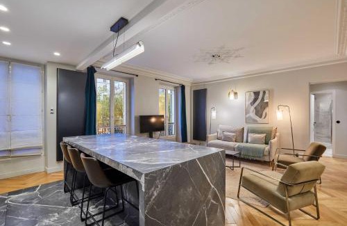 17th Arrondissement Apartment | Magnificent apartment - 3BR- 8P - Batignolles