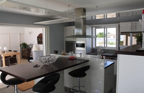 Serignan House | Magnificent architect designed villa for a quiet holiday near the sea .