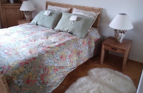 Le Fied Bed & Breakfast | Magnificent B&B chalet near lakes and vineyards