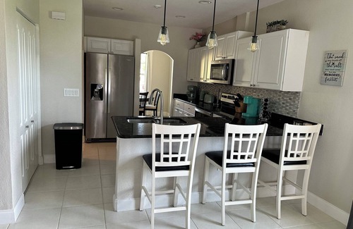 Oakland Hills Condo | Magnificent condo overlooking the Canal, close to golf courses.