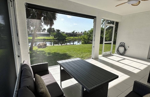 Oakland Hills Condo | Magnificent condo overlooking the Canal, close to golf courses.