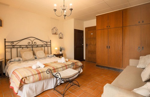 Perelada Villa | Magnificent house with pool, jacuzzi and garden 15 minutes from the beach
