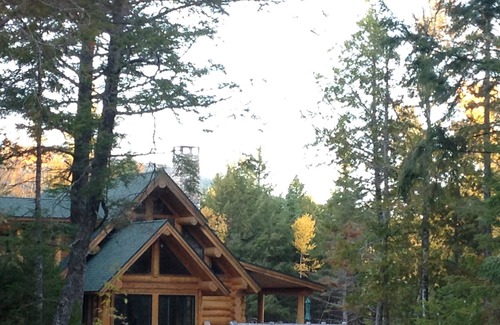 Sullivan House | Magnificent Handcrafted Log Home on Beautiful--BIG TUNK LAKE 🏠