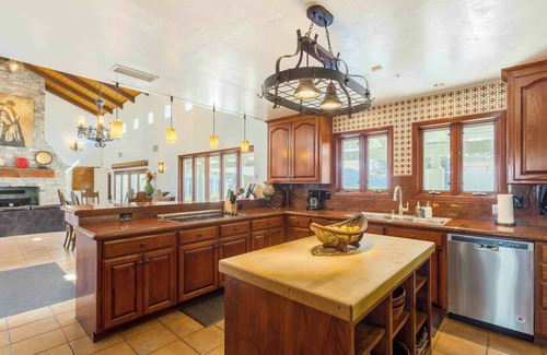 Fallbrook House | Magnificent Hilltop Estate Overlooking the Pala Mesa Resort and rolling vineyard