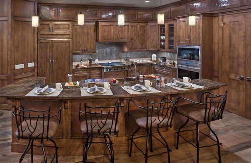 Steamboat Springs House | Magnificent Mountain Retreat + Sleeps 32 + Close to skiing - Falconhead Grande