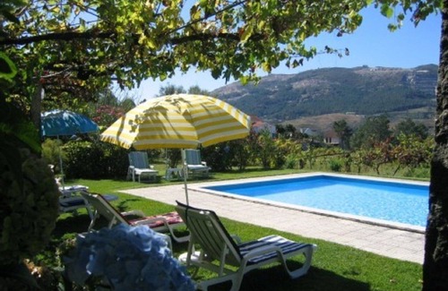 Cossourado Cottage | Magnificent stone house with garden and green spaces.