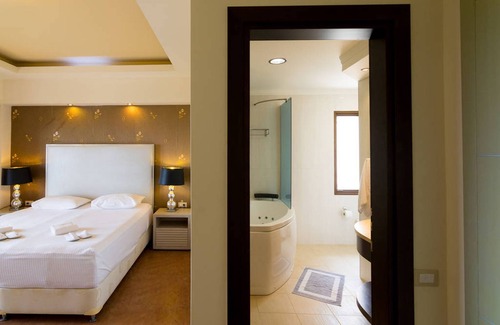 Anissaras Villa | Μagnificent view of the sea while enjoying your swim in the private pool