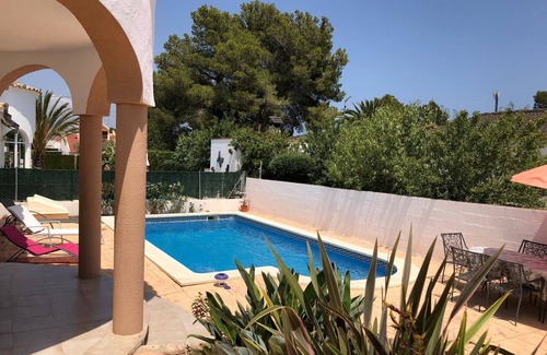 Les Tres Cales Ski Chalet | Magnificent villa, private pool, garden, wifi AACC Ideal for families with pets