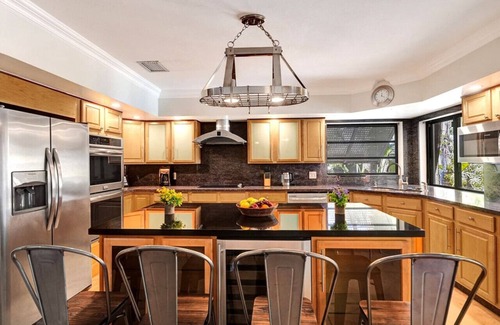 South Lake Villa | Magnificent Villa by Lake near Hollywood Beach