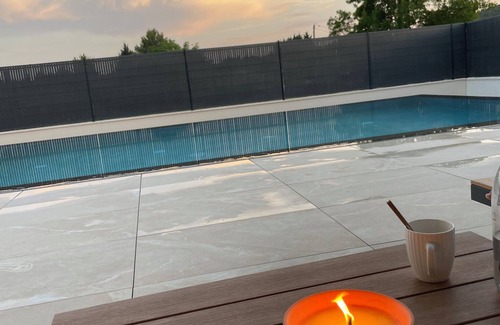 Montarnaud House | Magnificent villa swimming pool not overlooked