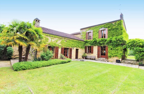 Carves House | MAGNIFICIENT STONE PROPERTY WITH PRIVATE POOL SET IN AN IDYLIC MATURE GARDEN