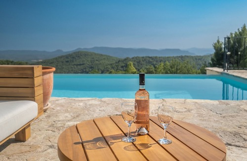 Seillans House | Magnifique Maison Proche de Seillans, vue Incroyable, Piscine à Débordement 12/5