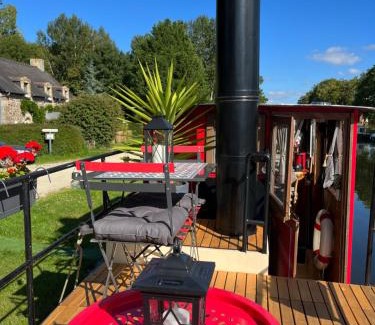 Evran Boat Rental | Magnifique péniche remorqueur à louer