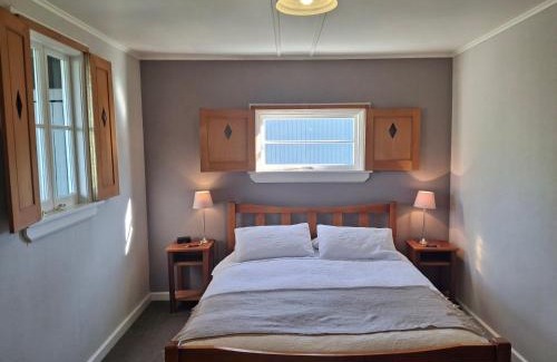 Arundel Bed & Breakfast | Magnolia Cottage B&B
