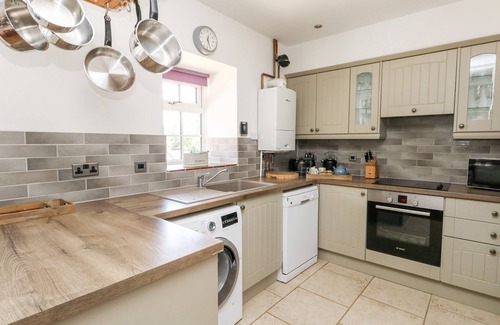 Osmington Mills Cottage | MAGNOLIA COTTAGE OSMINGTON, pet friendly in Osmington