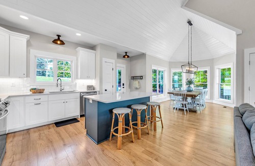 Moneta House | Magnolia Cove, New Lakefront Luxury w/Covered Decks + Heated Salt Water Pool, Fire Pit & Dock!