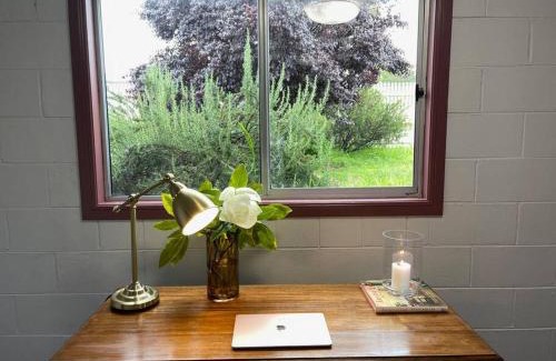 Stanthorpe House | MAGNOLIA HOUSE ON THE CREEK - STANTHORPE
