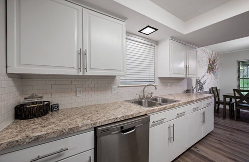 Coronado Hills House | Magnolia Music House: Ideal for Families and Large Groups with Game Room + Outdoor Fun
