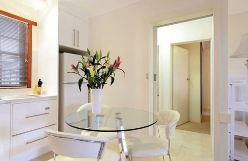 Battery Point Apartment | Magnolia on Colville Historic Riverside Elegance
