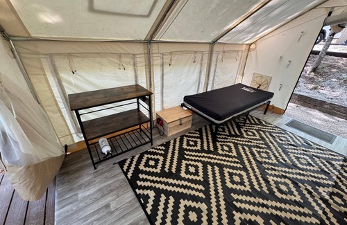 Rogers RV Rental | Magnolia's est – Glamping Getaway in Red River Gorge