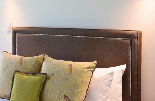 Mahogany Creek Hotel | Mahogany Inn and Distillery