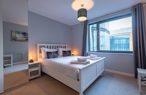 Maidenhead Apartment | MAIDENHEAD Town Centre 2 BR + Balcony FREE Parking & WiFi, Near Windsor & London