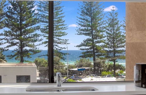 Coolangatta Apartment | Maili 6 Luxury sky home apartment in Rainbow Bay Coolangatta Wi-Fi Included