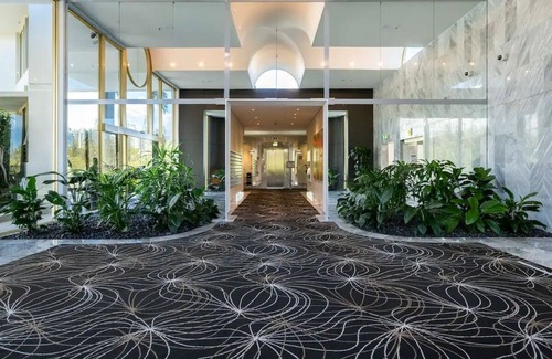 Main Beach Apartment | Main Beach Oasis, check in/out at your leisure