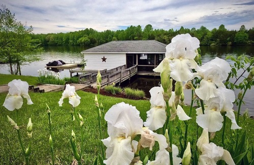 Livingston House | Main house & guest cottage on over 400 feet of waterfront on the public side