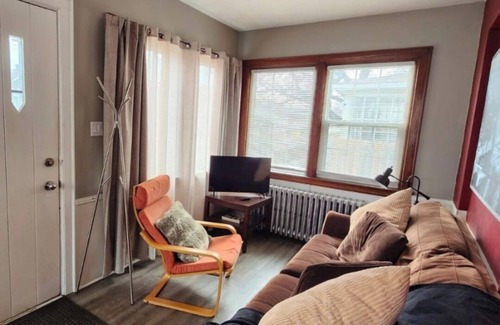Sudbury Apartment | Main level 2 bedroom - Ensuite Laundry -Central DT