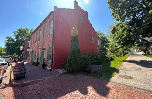 St. Charles Apartment | Main Street Living! 2 Bedroom Unit right On Main!