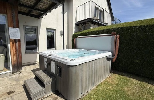 Kenmore House | Mains of Taymouth, Kenmore ~ 5* Bruadair House - sleeps 8 guests in 4 en suite bedrooms and has pri