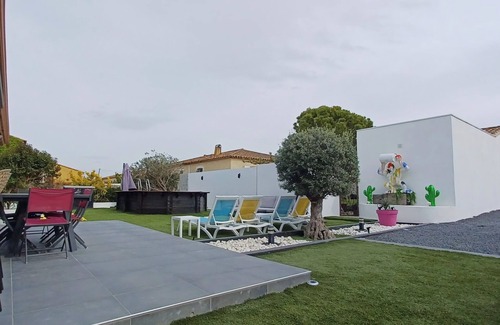 Marignane House | Maison à 2 Minutes des Plages. Piscine/terrain de Pétanque/vélos à Disposition