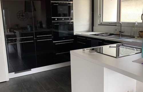 Lathuile House | Maison 120 m2 Avec Terrasse et Jardin Arboré sur les Hauteurs du lac Dannecy