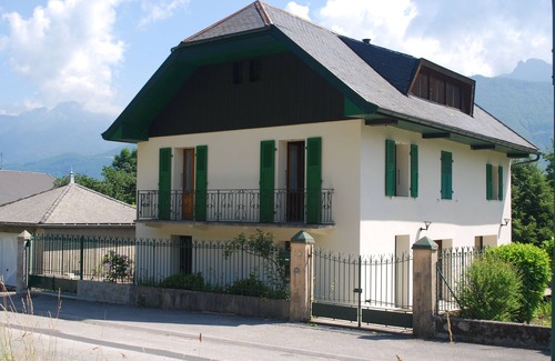 Lathuile House | Maison 120 m2 Avec Terrasse et Jardin Arboré sur les Hauteurs du lac Dannecy