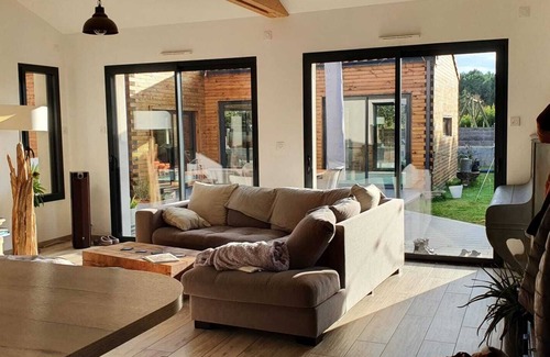 Les Moutiers-en-Retz House | Maison 6 Personnes Avec Piscine D'intérieur Proche de la mer