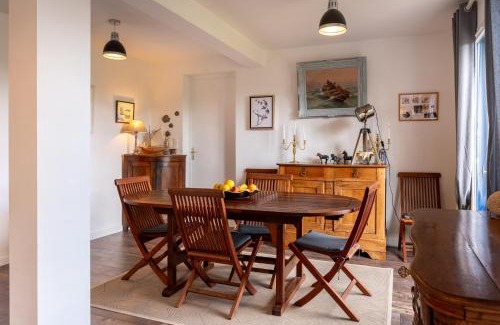 Arzon Villa | Maison aux volets bleus - vue mer