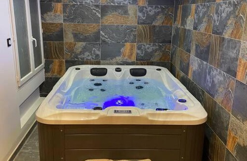 Orange House | Maison avec jacuzzi