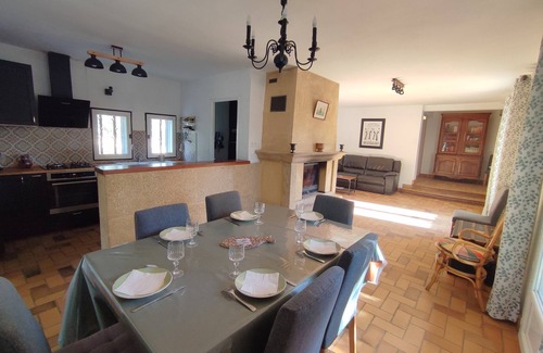 Uchaux House | Maison Avec Piscine Chauffée et Grand Parc Clôturé