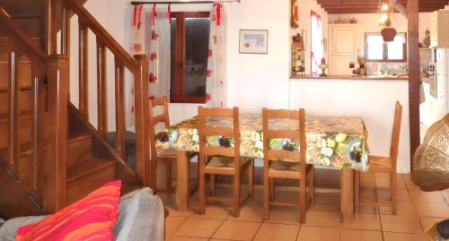 Coucouron House | Maison charmante à Coucouron, vue montagne, cheminée