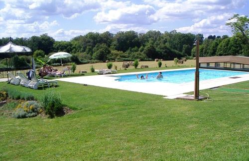 Abjat-sur-Bandiat House | Maison charmante a Abjat sur Bandiat avec piscine partagee